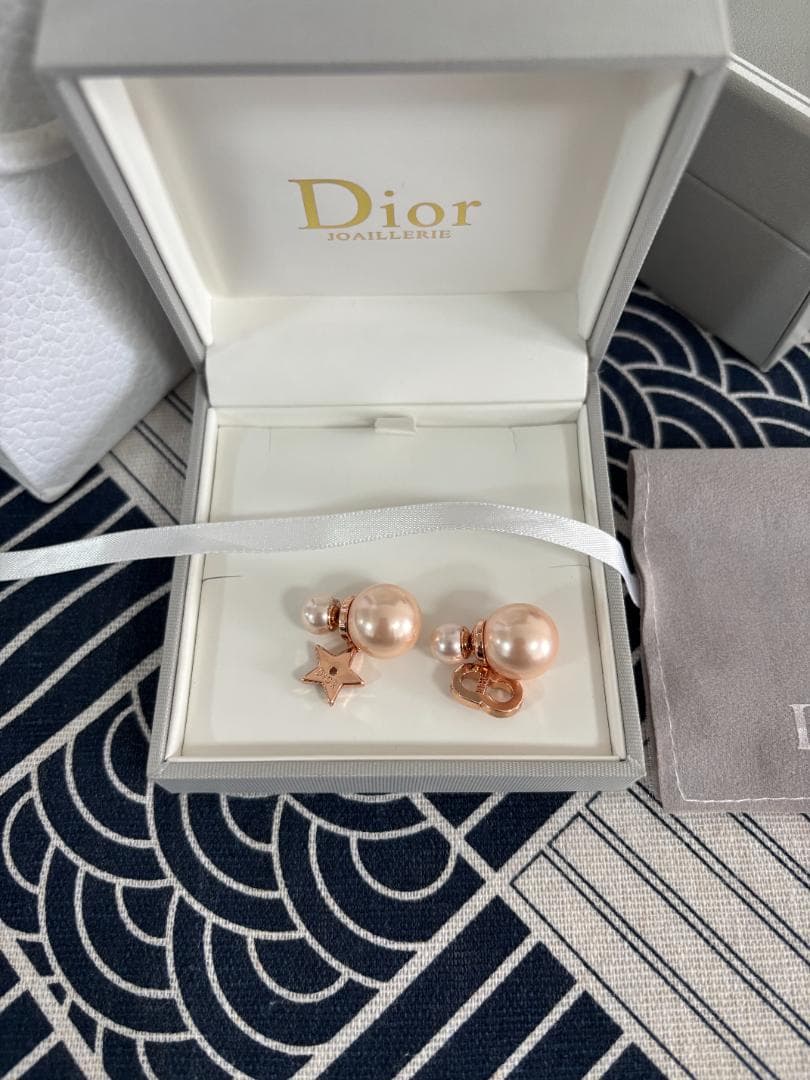レディース DIOR ピアス ピンクパール 両耳用
