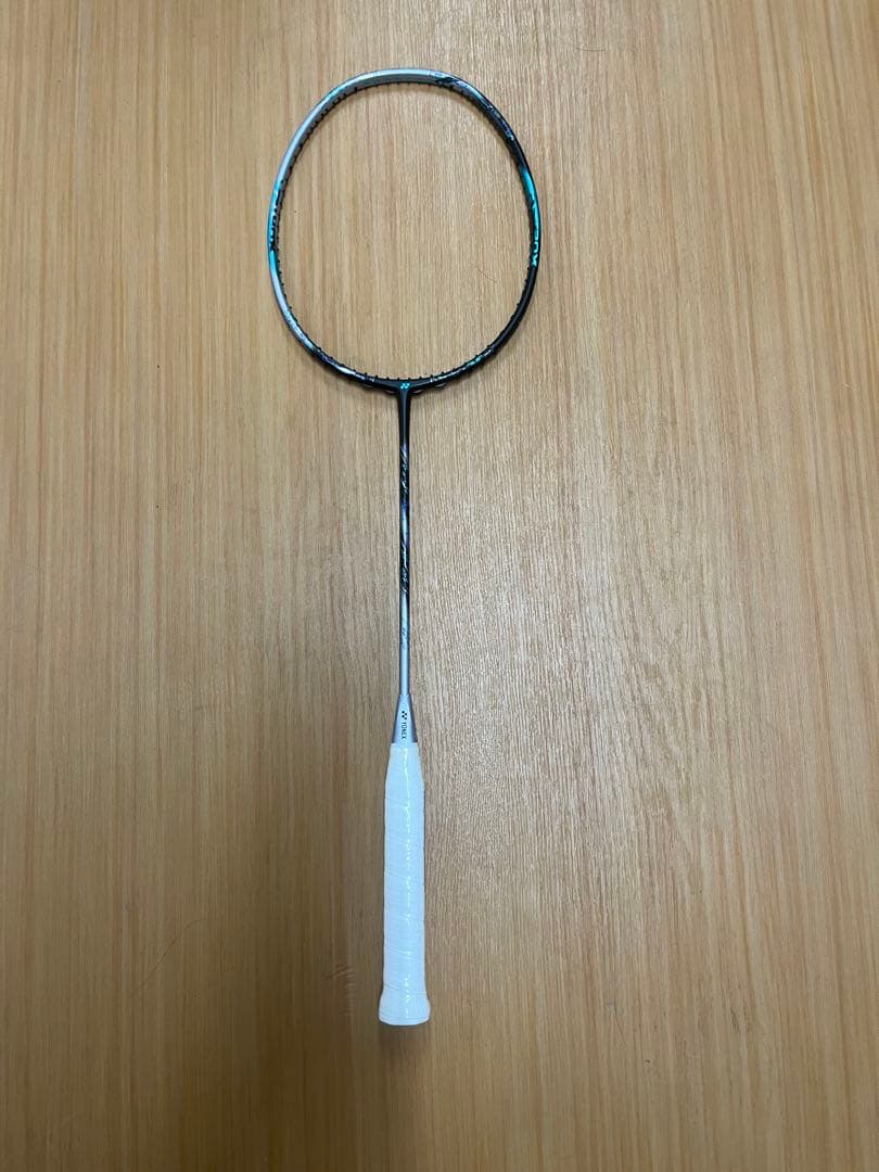 YONEX ヨネックス　バドミントンラケット　アストロクス88Dpro 4UG5