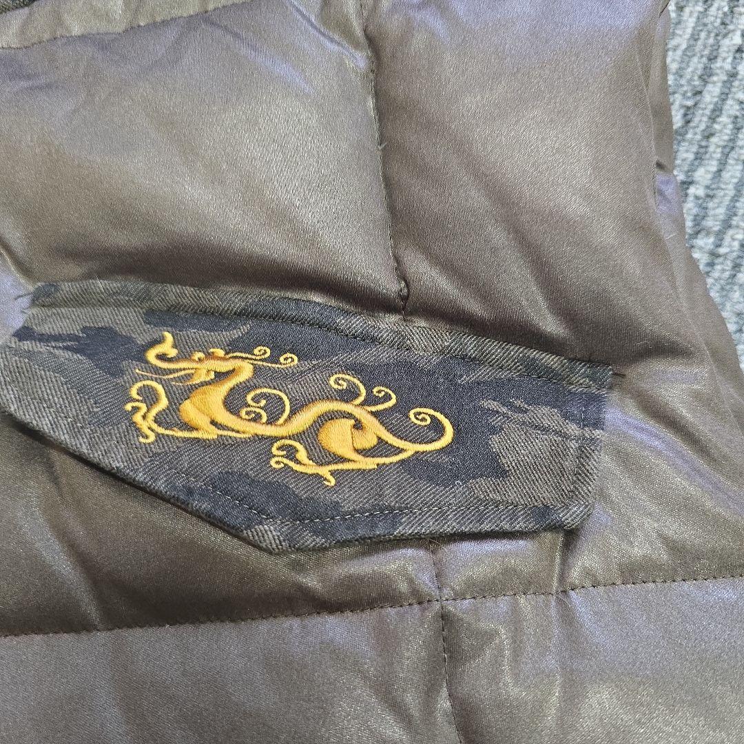 ダンスウィズドラゴン刺繍付きダウンベスト