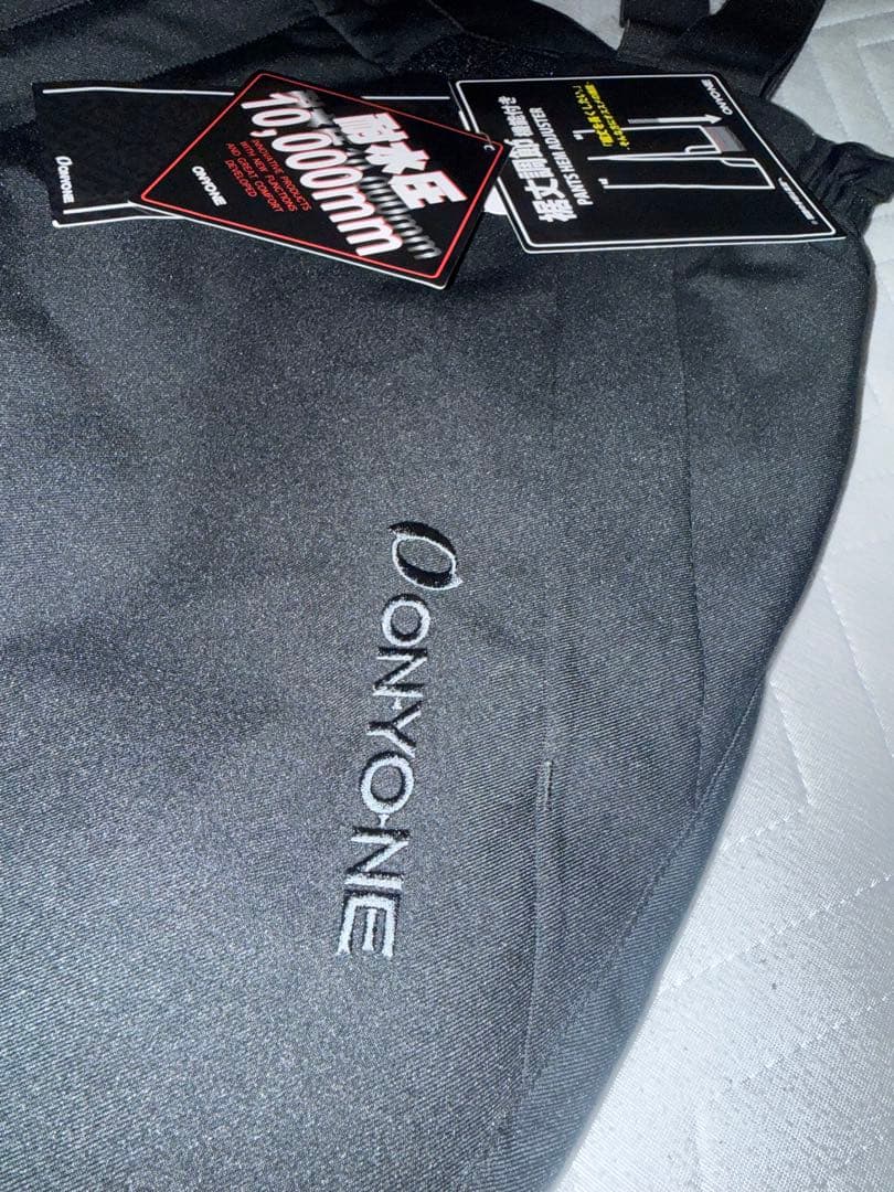 ONYONE ブラック サスペンダー付き スキーウェア