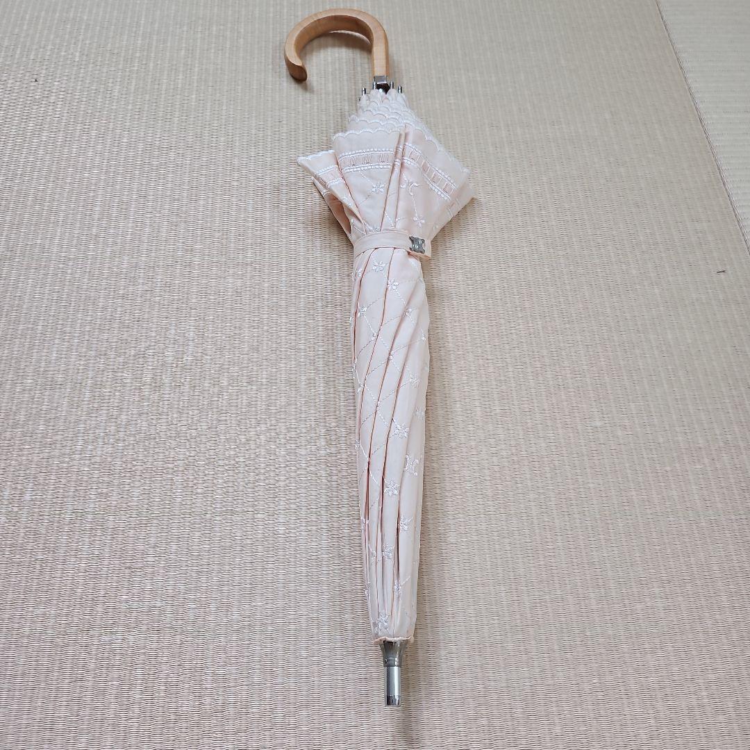 セリーヌ　刺繍入りピンク日傘 木製ハンドル