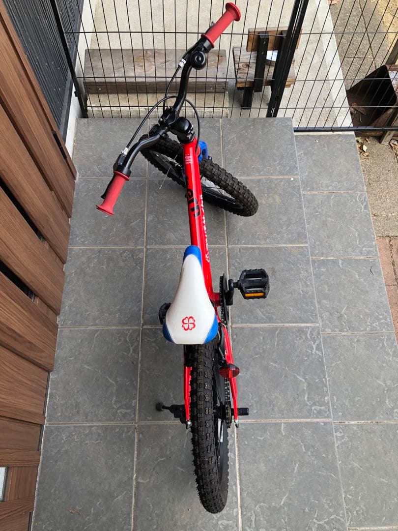 ヨツバサイクル　18インチ　ヒーローレッド　完全室内保管