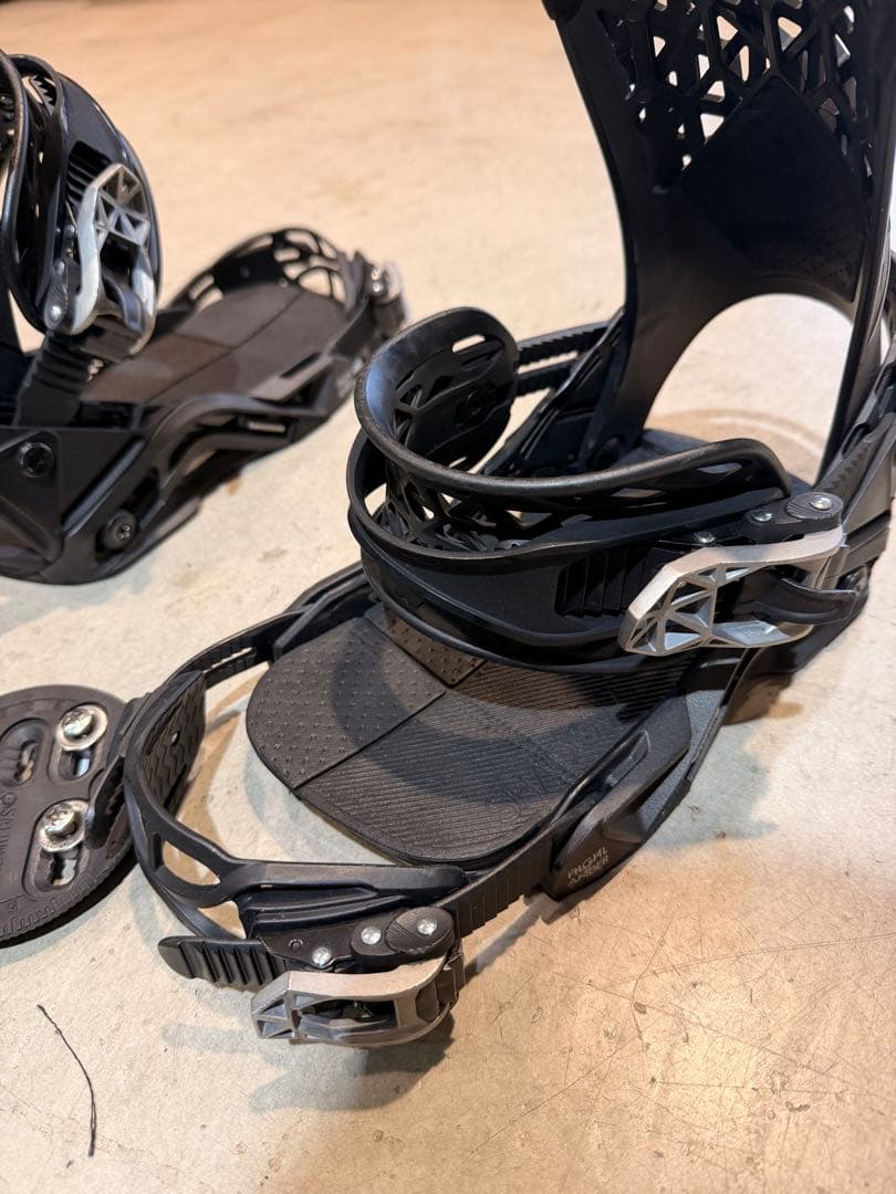 Salomon Highlander 黒　スノーボード ビンディングSサイズ