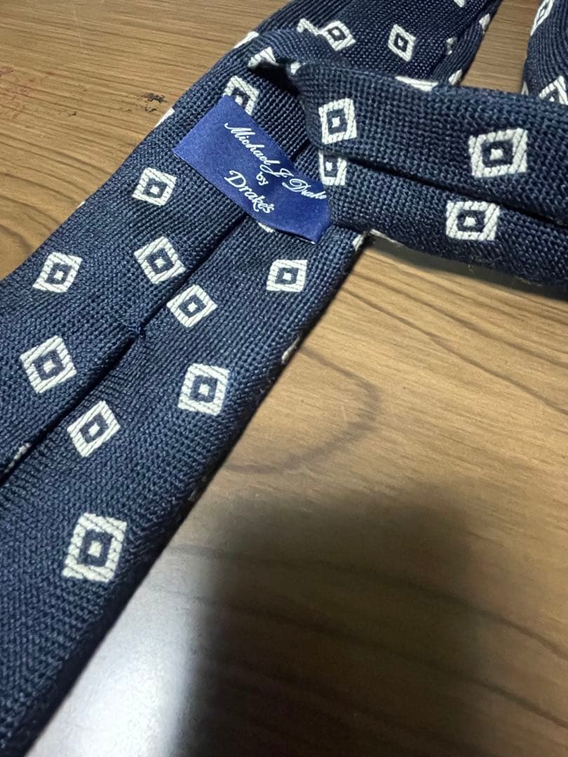 Drake’s ドレイクス　ネクタイ　ネイビー