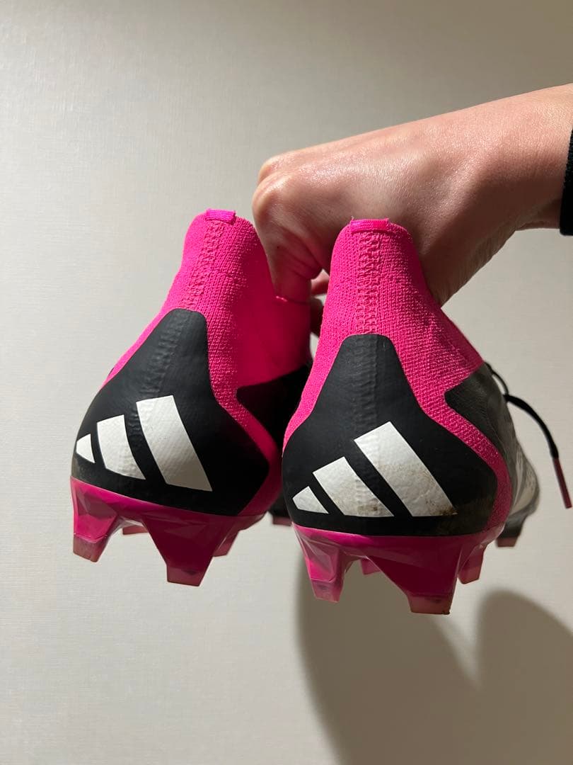 adidas Predator サッカーシューズ ブラック/ピンク