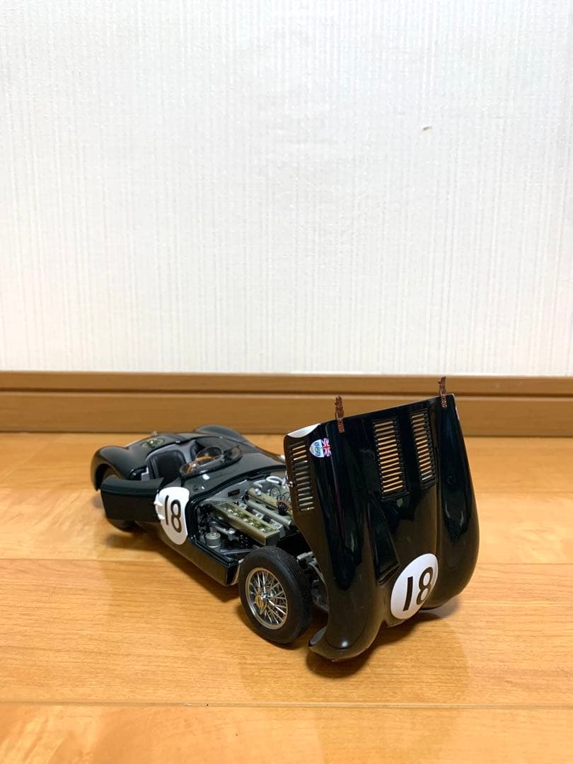 コ*匠様 AUTOart Jaguar C-Type 1:18 スケール