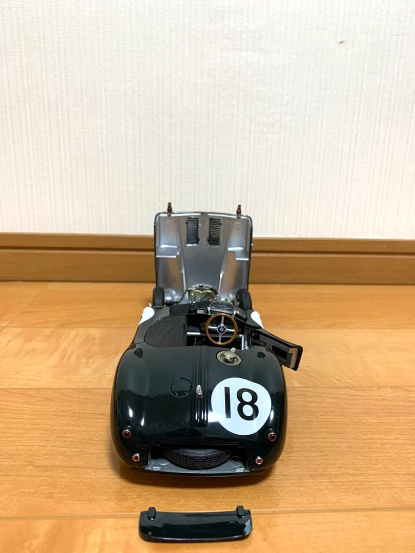 コ*匠様 AUTOart Jaguar C-Type 1:18 スケール