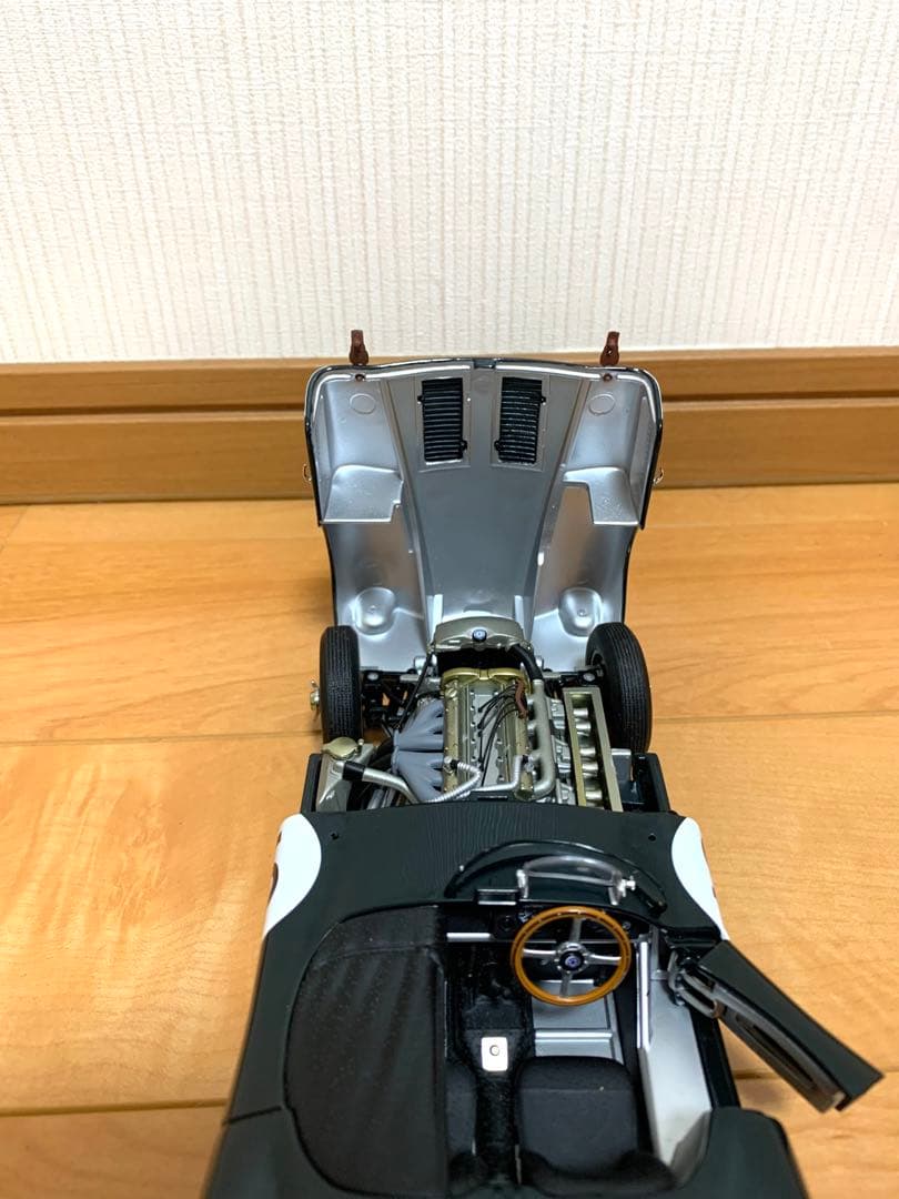 コ*匠様 AUTOart Jaguar C-Type 1:18 スケール
