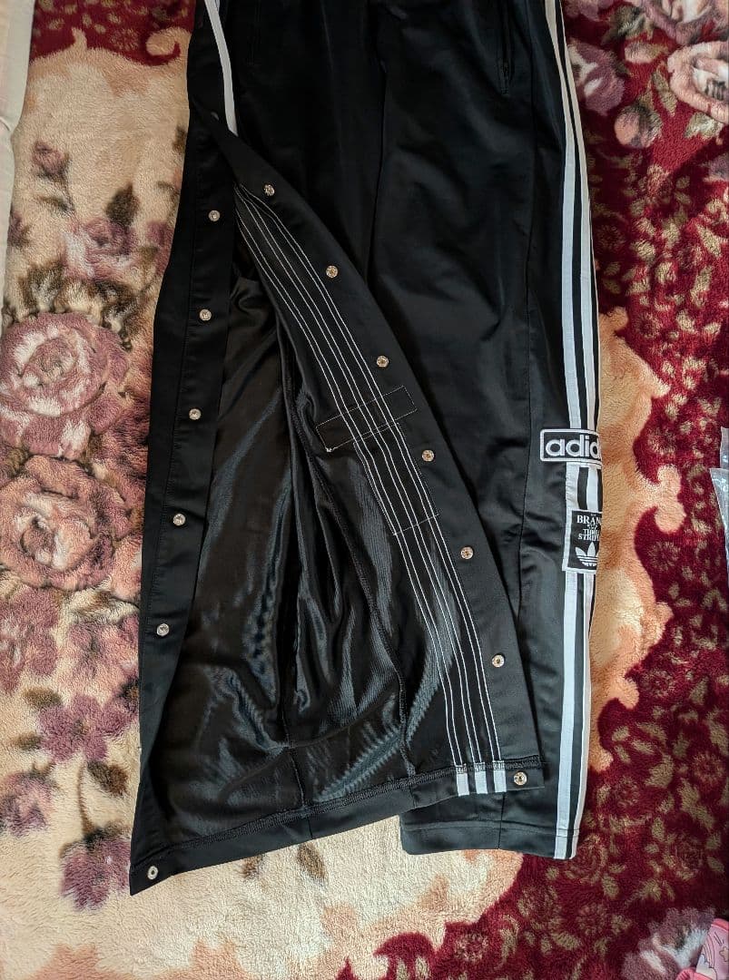 adidas ボタンオープン　パンツ
