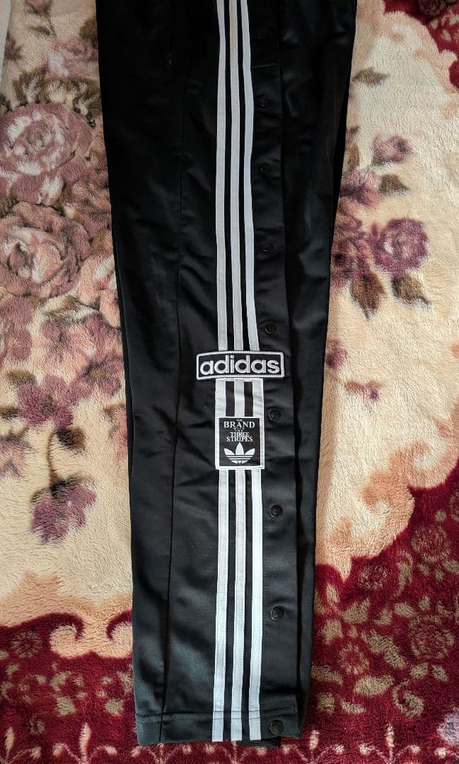 adidas ボタンオープン　パンツ