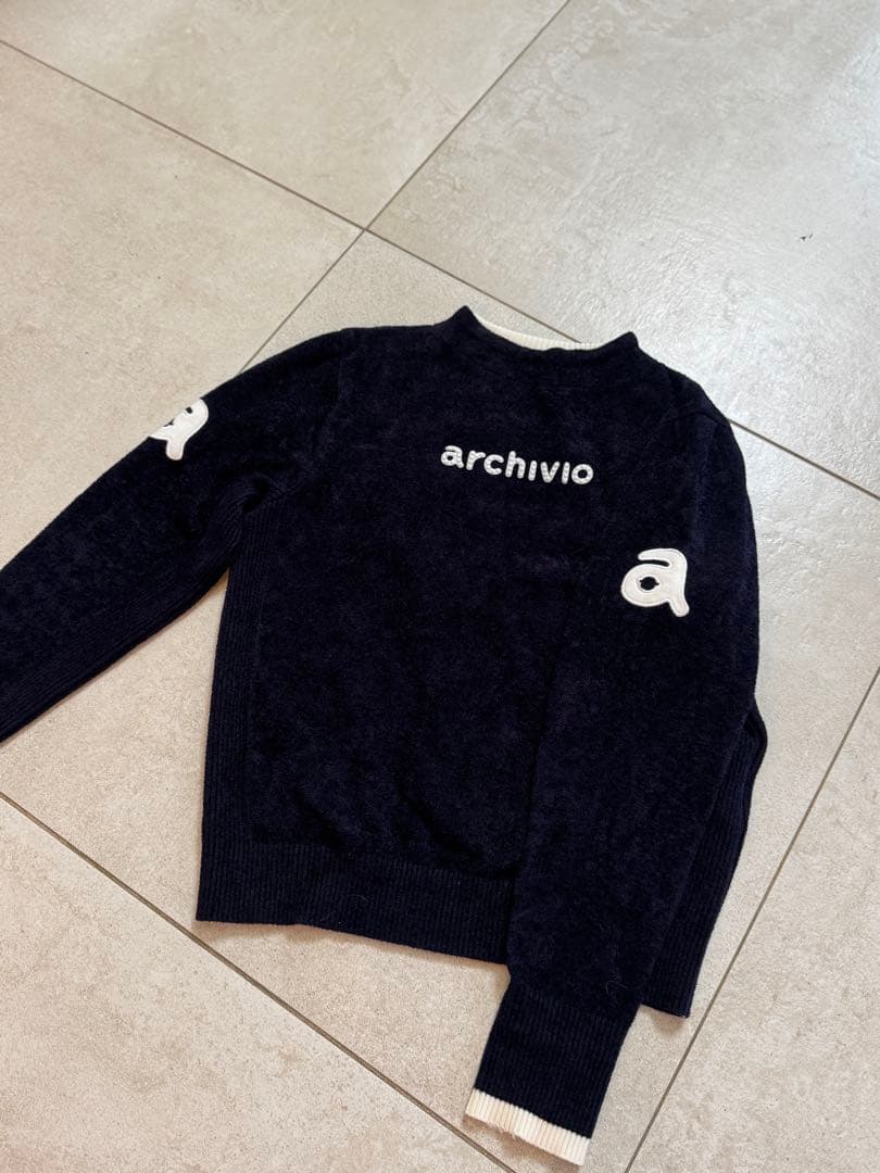 archivio アルチビオ 38ネイビー セーターロゴビジュー