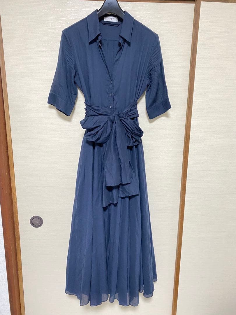 JENNE オードリールックエアリーワンピース　ネイビー　sizeＬ