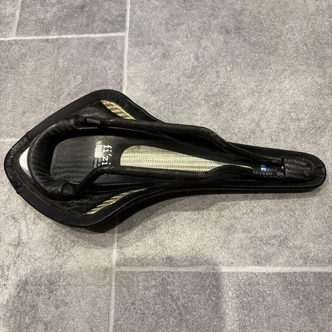 fi'zi:k フィジーク fizik アリオネ ARIONE カーボン