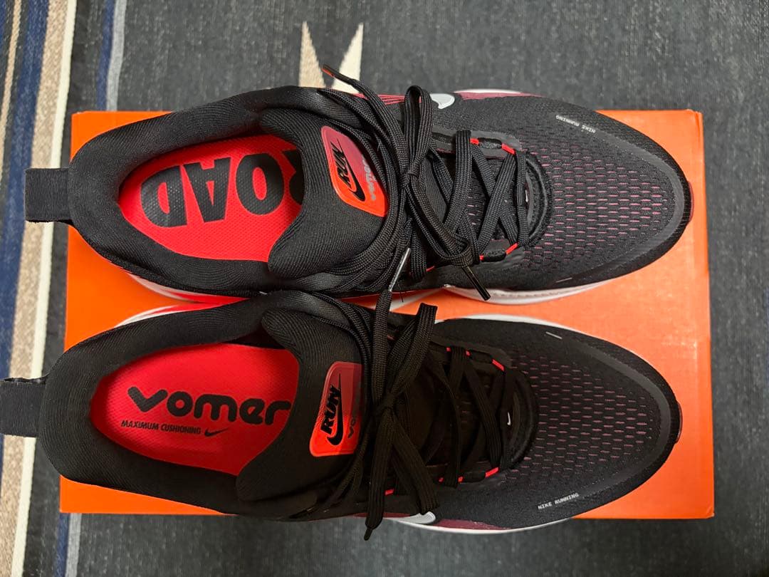 （３連休限定）Nike ポメロ18ランニングシューズ ブラック/29cm