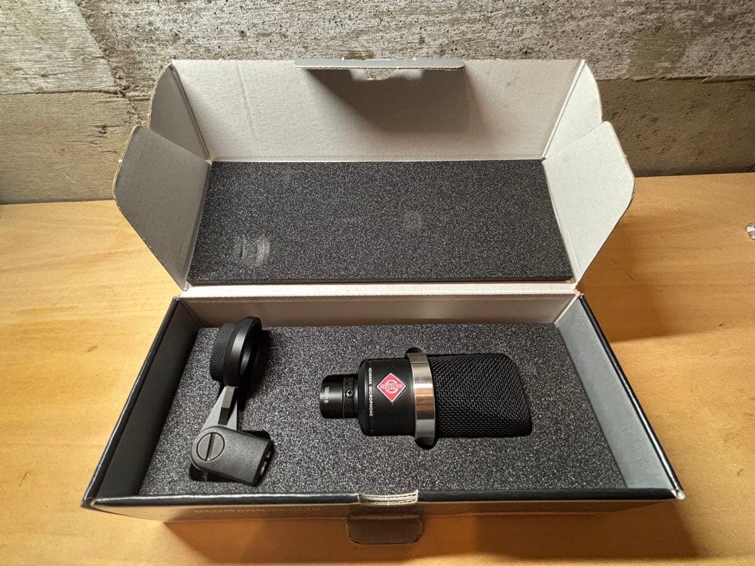 Neumann TLM102 コンデンサーマイク
