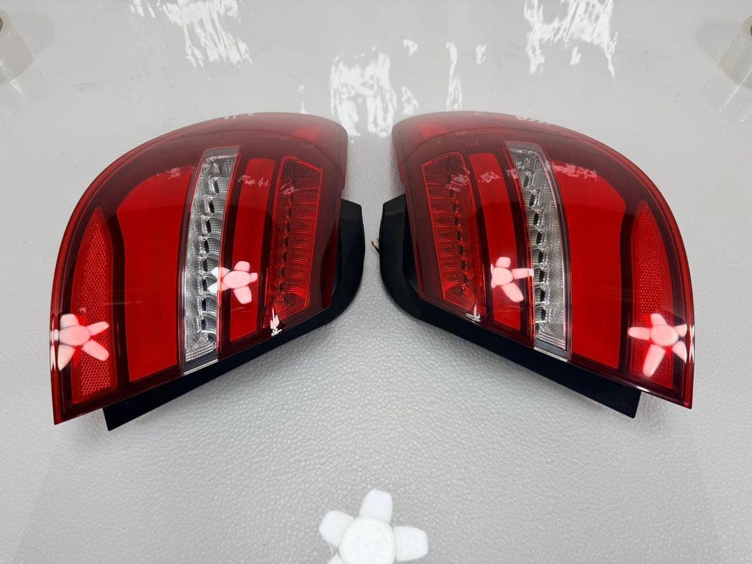 ベンツ Bクラス B180 後期 DBA-246242 テールランプ LED