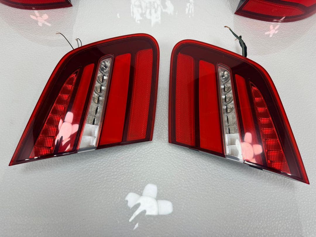 ベンツ Bクラス B180 後期 DBA-246242 テールランプ LED