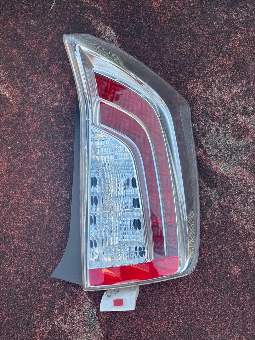 30プリウス 後期 純正 テールランプ 左右セット ZVW30