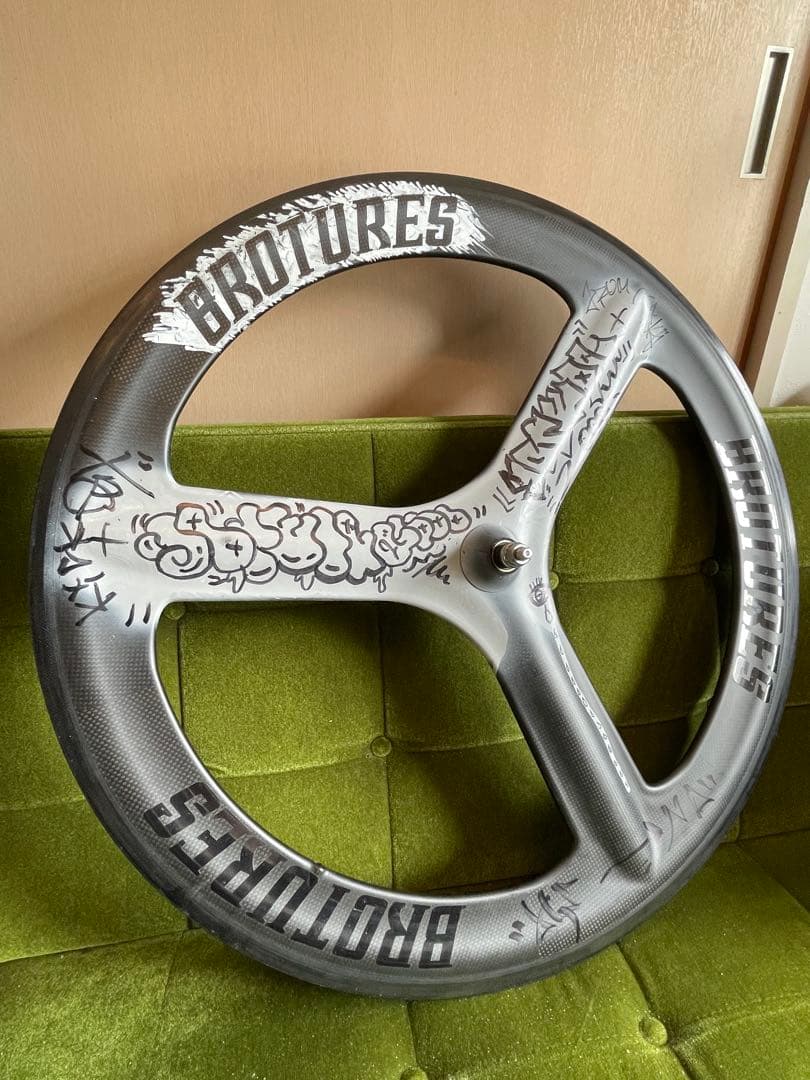 BROTOURES T3 片面グラフィティデザイン仕様　カーボンバトンホイール