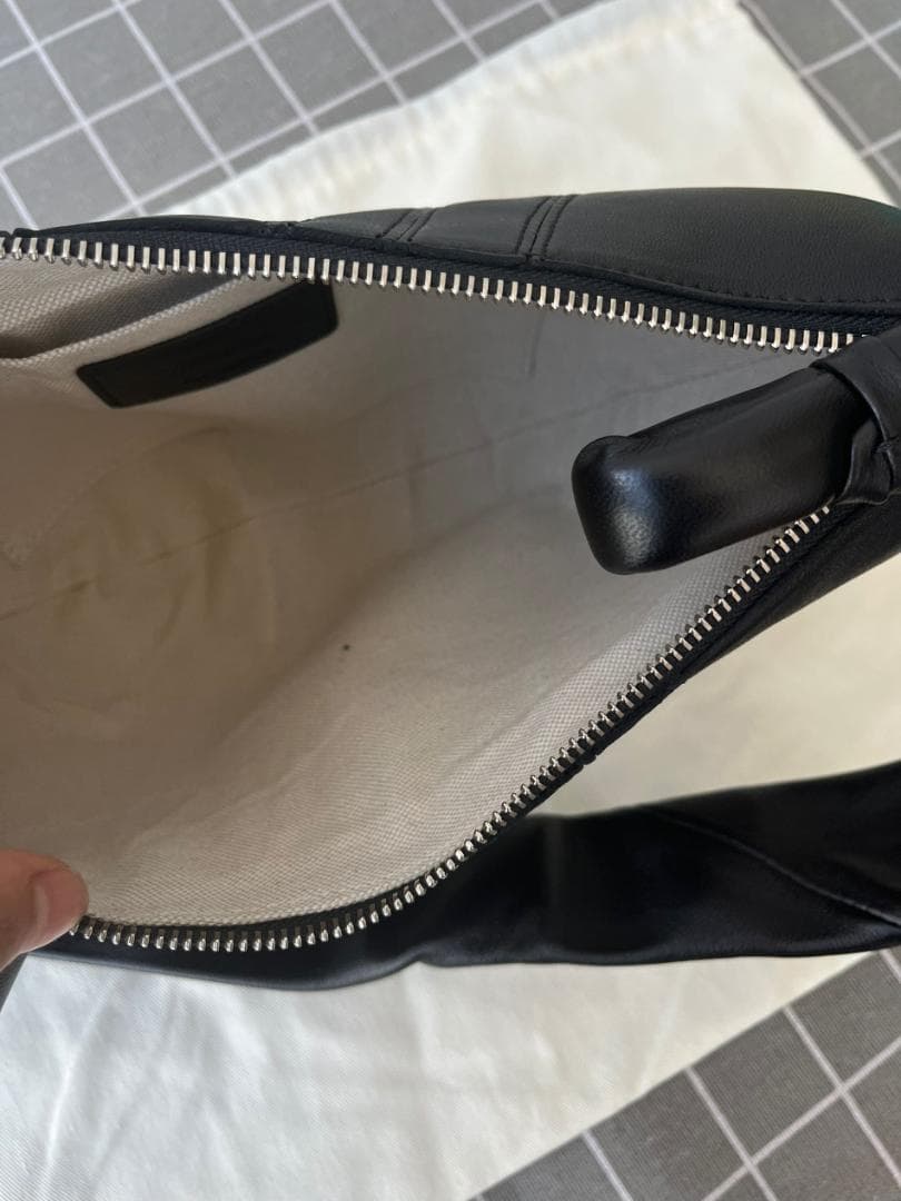女性情報誌 lemaire croissant small bag BLACK