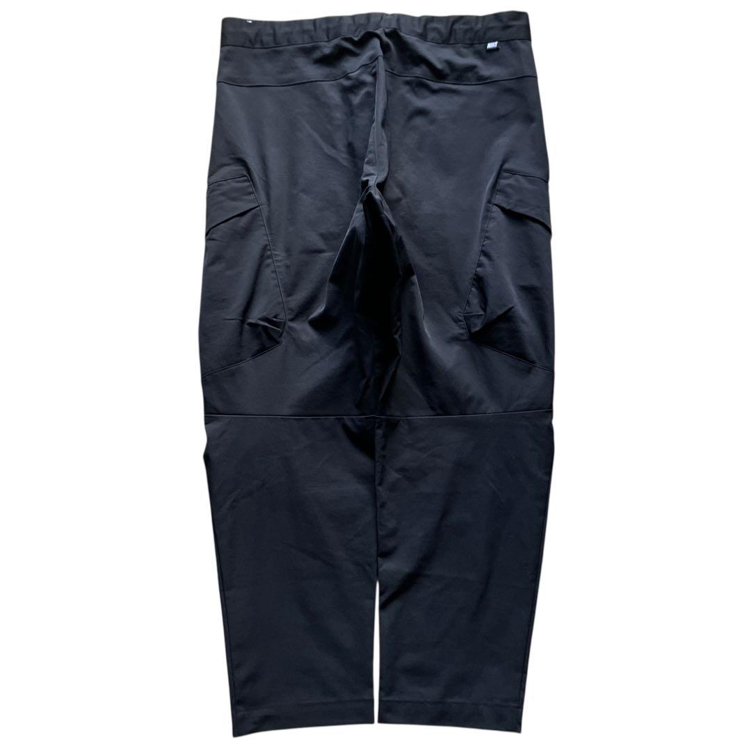 美品 NIKE テック トラックカーゴパンツ XLサイズ ブラックソフトシェル