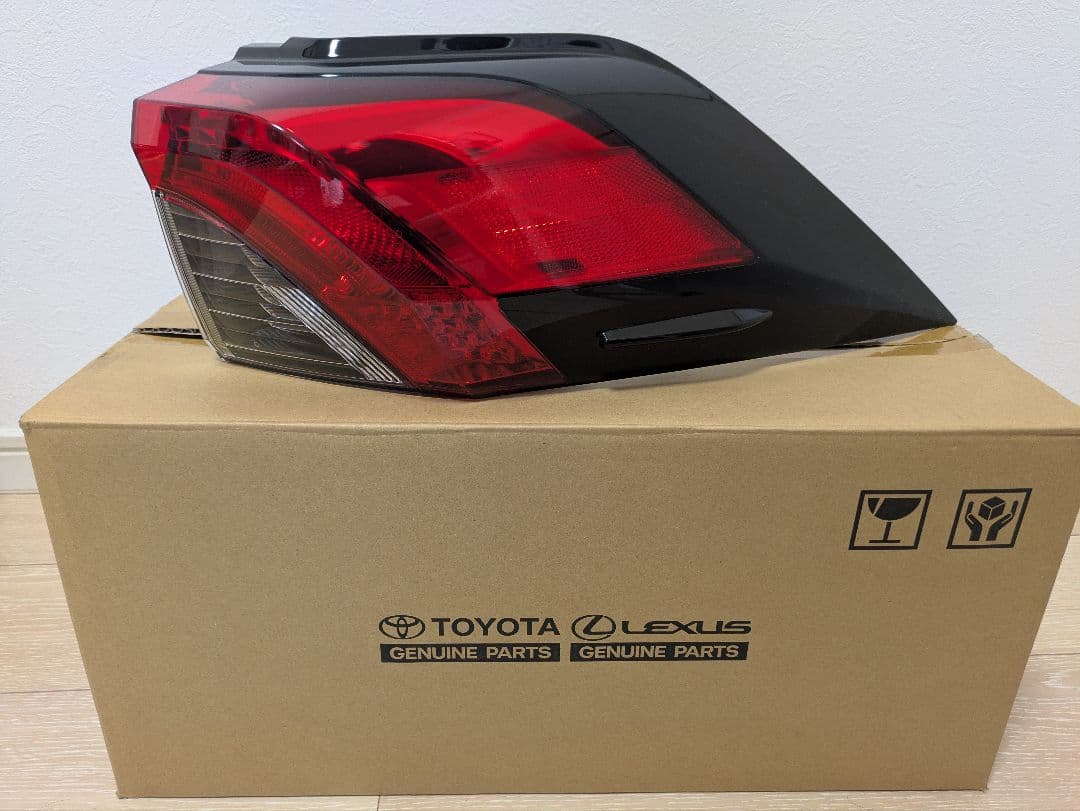 トヨタRAV4 USテールレンズ　左右