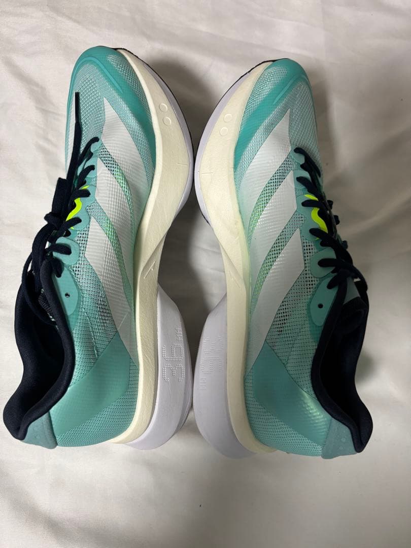 美品 アディゼロ ボストン13 26センチ adidas