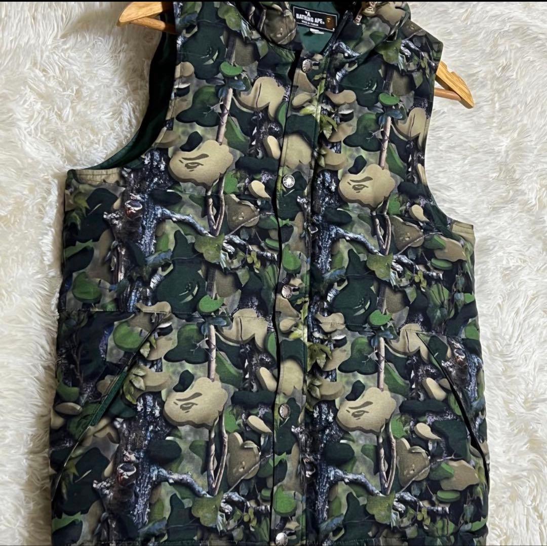 【美品】ダウンベスト リアルツリーカモ　サルカモ A BATHING APE