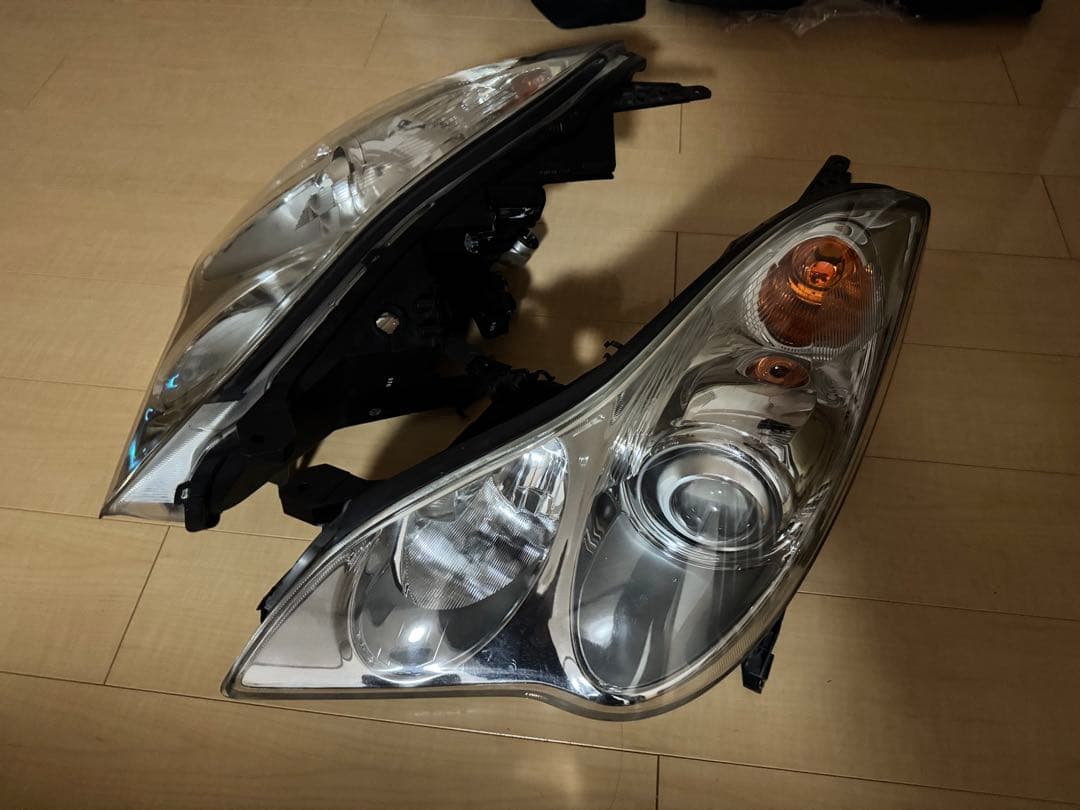 【美品】スカイラインクロスオーバー　純正ヘッドライト