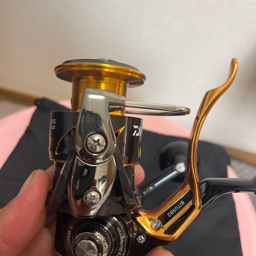 DAIWA LAXUS 3000LBDスピニングリール ブラック/ゴールド