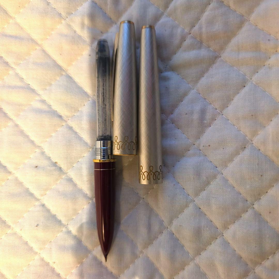 PILOT　1８金　レディ　細字 万年筆 　JAPAN 製