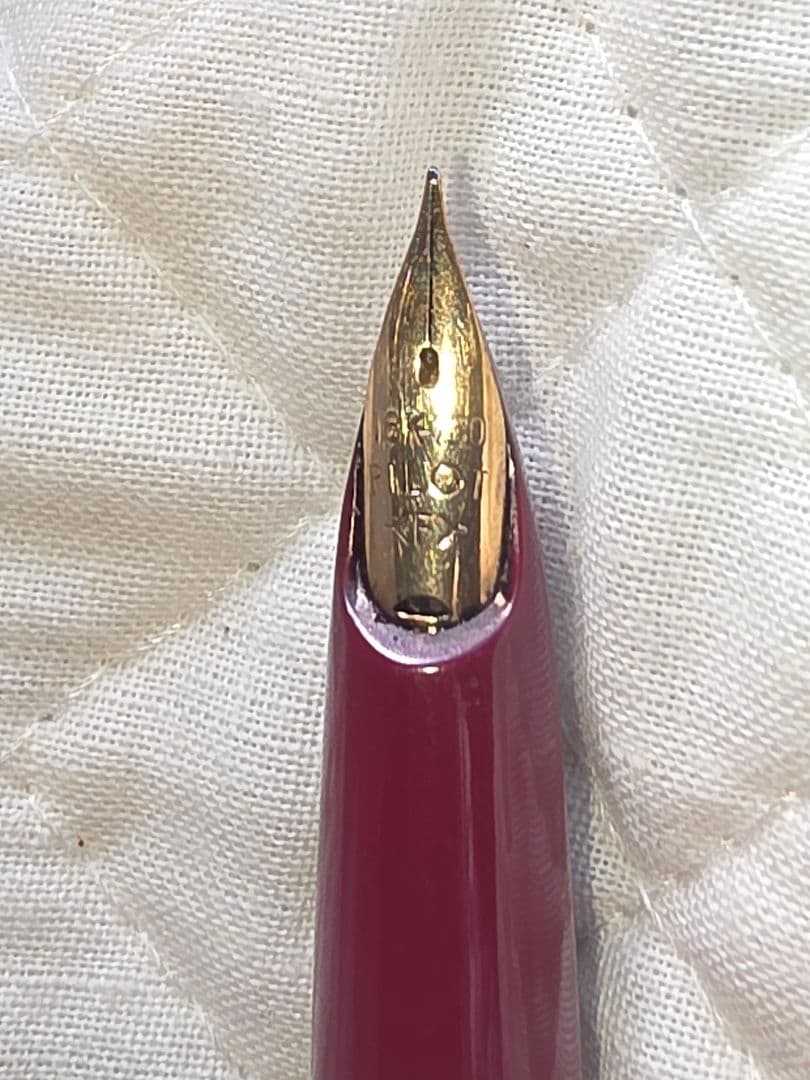 PILOT　1８金　レディ　細字 万年筆 　JAPAN 製