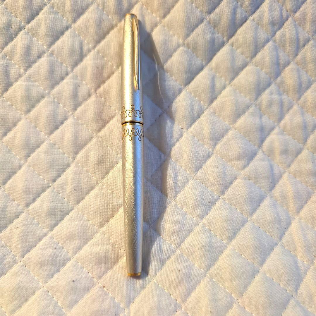 PILOT　1８金　レディ　細字 万年筆 　JAPAN 製