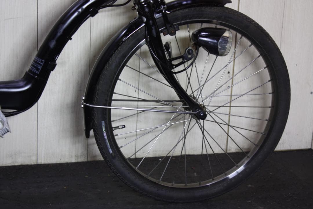 黒の電動アシスト自転車 チャイルドシート付き