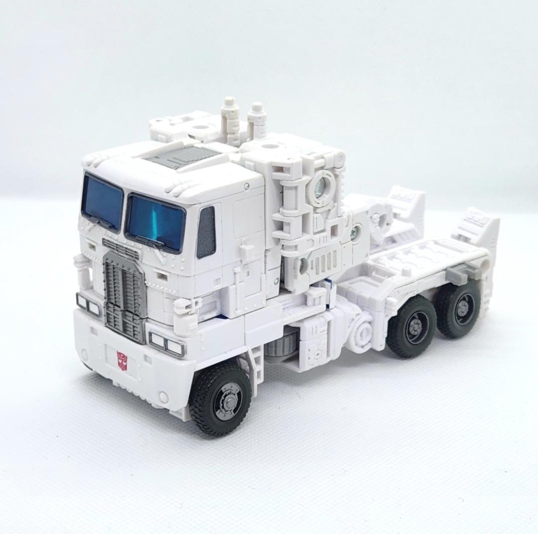 KD-11 ウルトラマグナス　トランスフォーマー