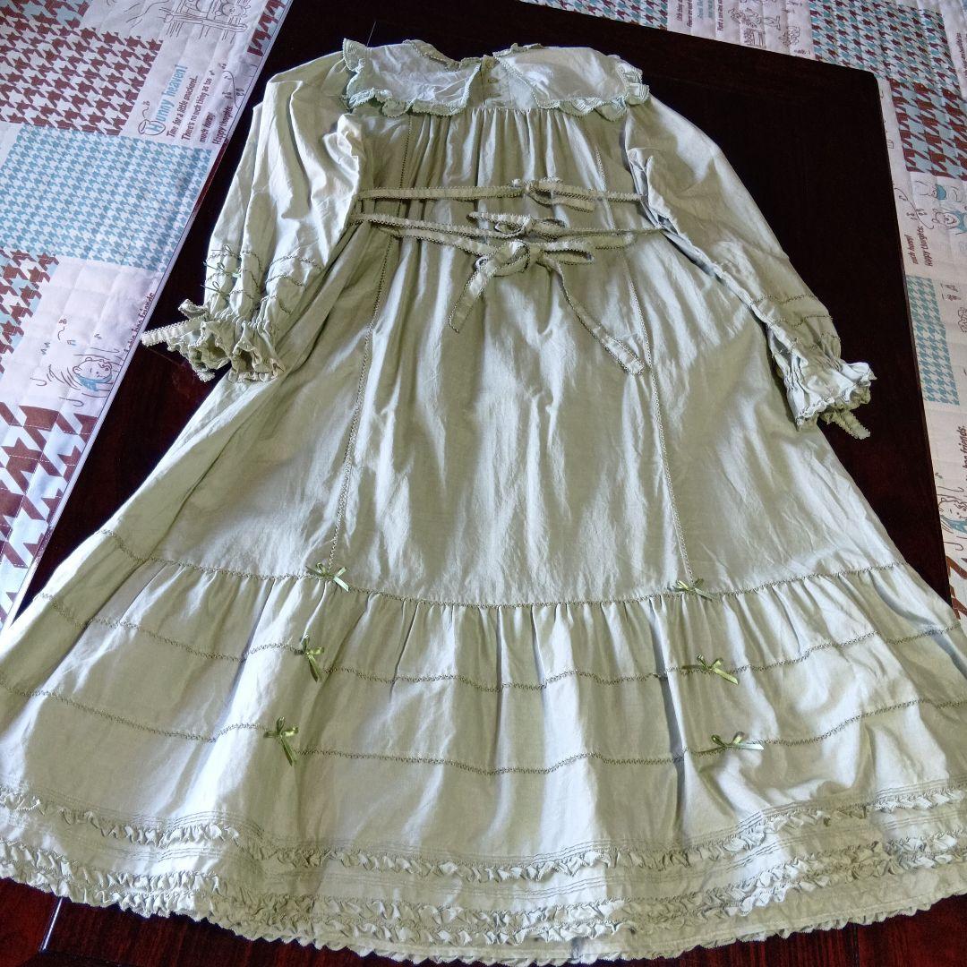 薄緑色 フリル付きロングワンピース