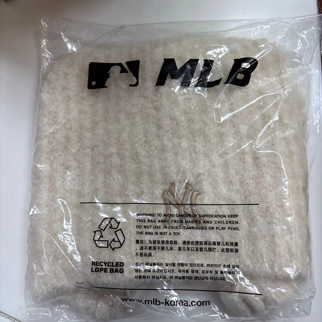 大人気❣️MLB Korea 白　紐付き ビーニー 猫耳 韓国 カリナ着用