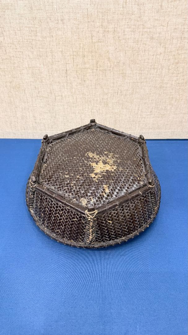 「黒の礼器：六脚矮鼎形バスケット」