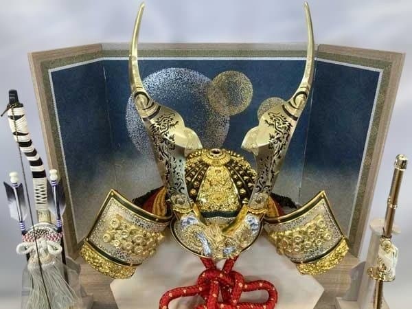 透かし模様付 30号 貫前鍬形　収納台 R-3 着用兜　 屏風・台・弓太刀付き