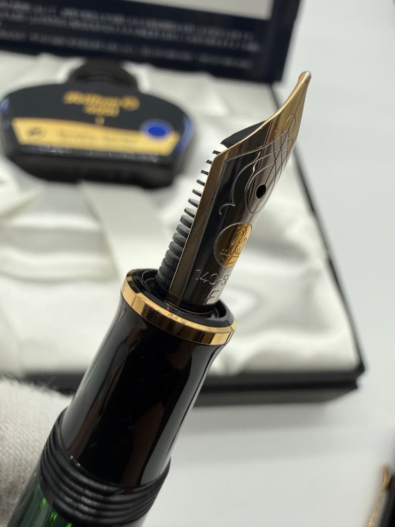 d*3様 ペリカン　万年筆　14c-585 新品同様　箱/インク付き
