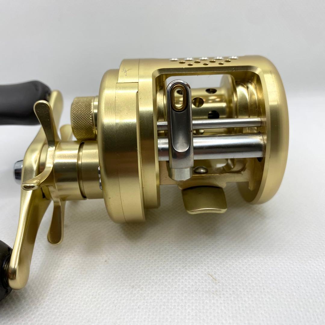 SHIMANO シマノ 01カルカッタコンクエスト50 右ハンドル
