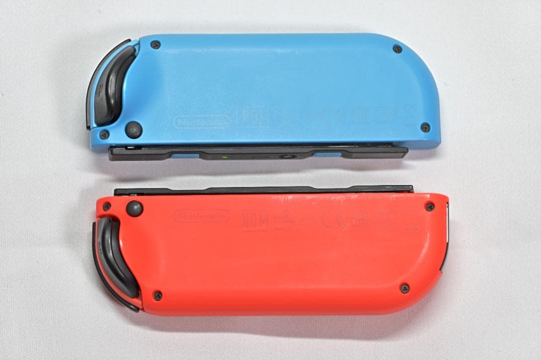 【美品・全付属品】Nintendo Switch 本体 赤青 Joy-Con