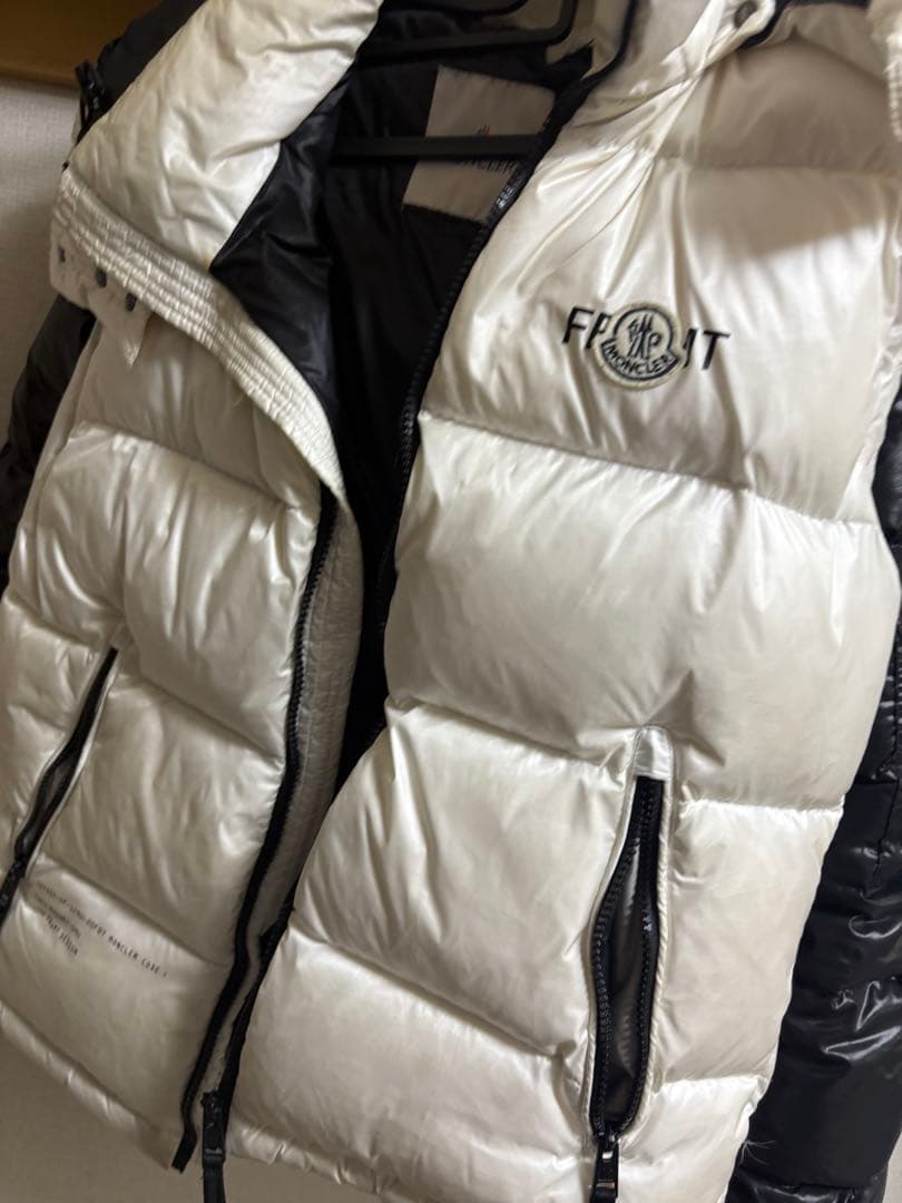 MONCLER Fragment コラボダウンベスト白