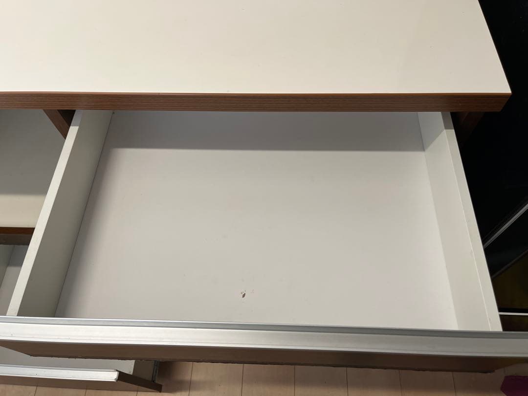 ブラウン木製キッチンカウンター カップボード