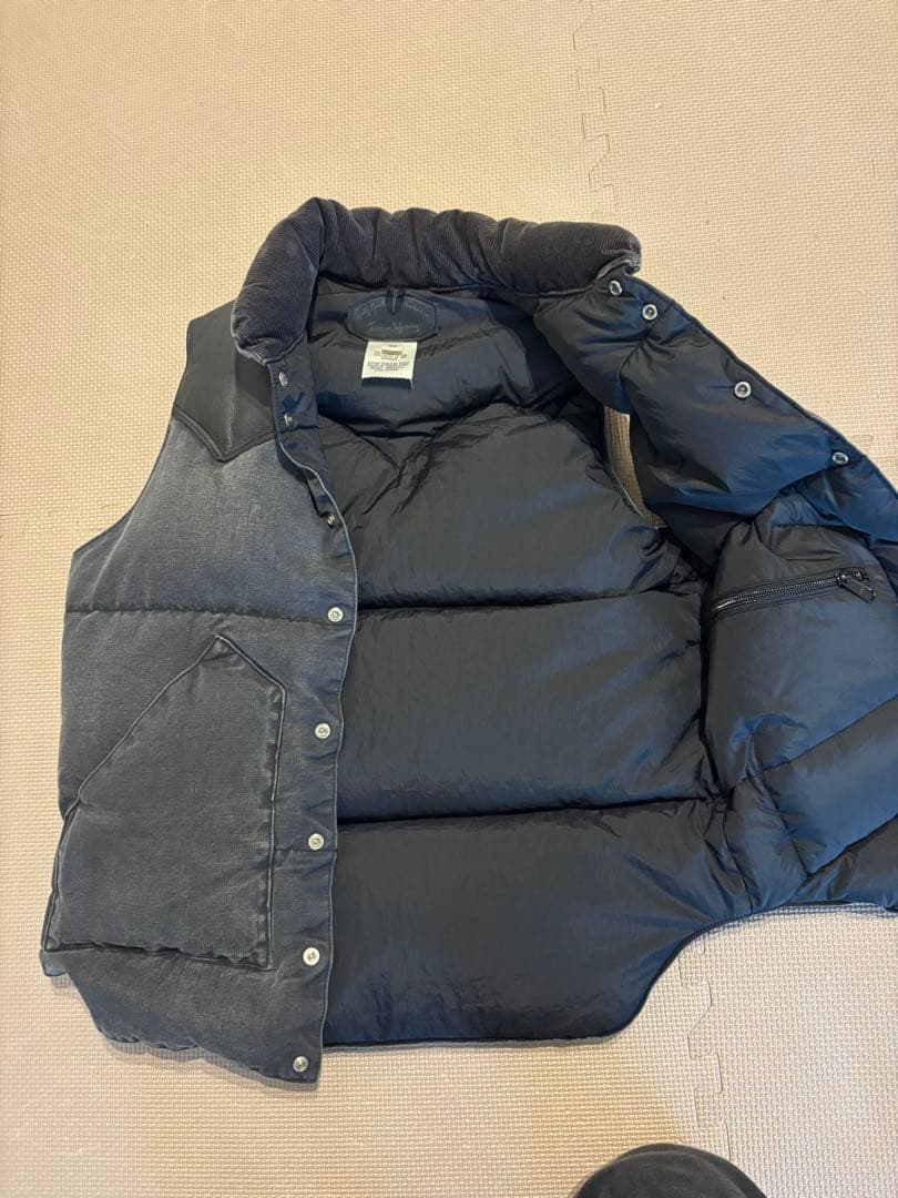 Rocky mountainダークグレー ダウンベスト レザー付き