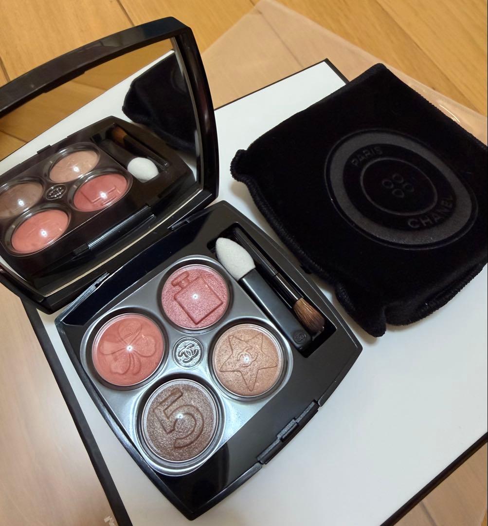 CHANELレキャトルオンブルブトン 209