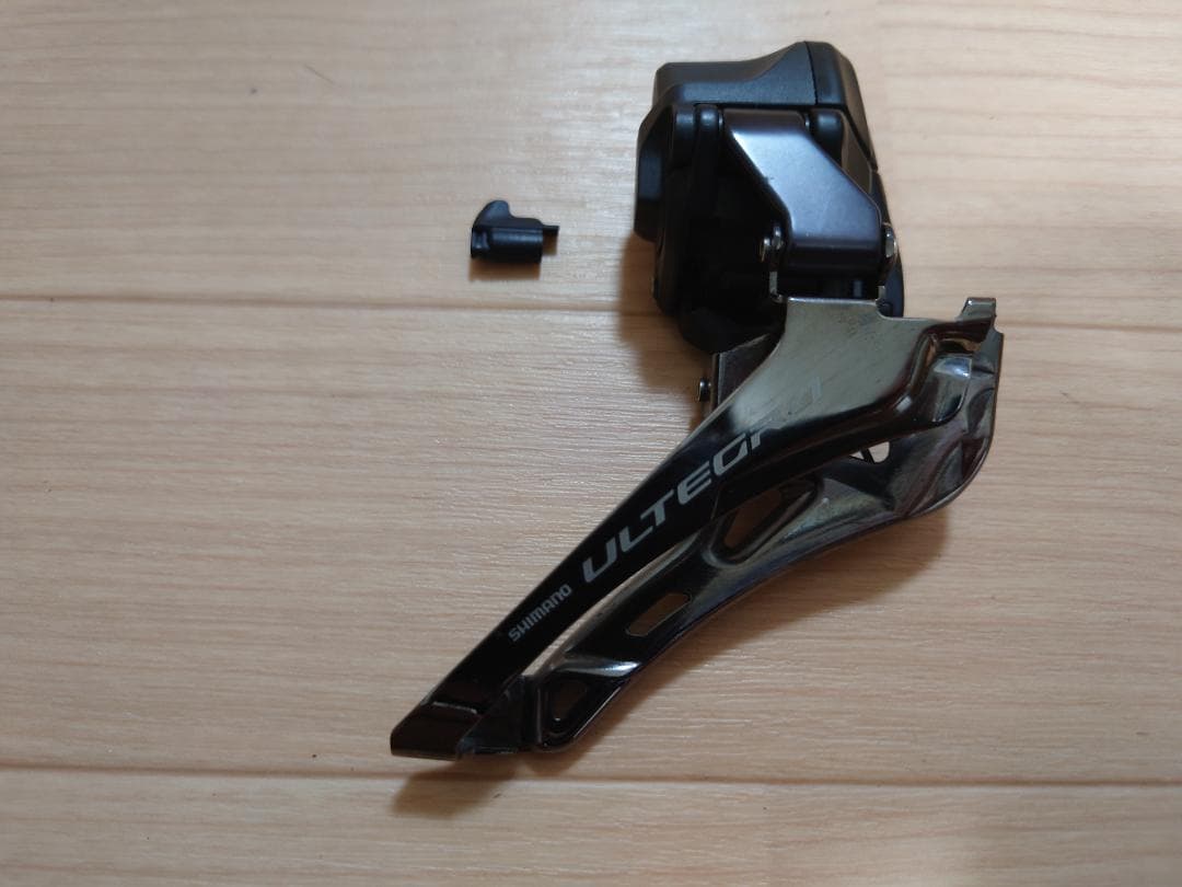 Shimano Ultegra FD-8150フロントディレイラープラグカバー付