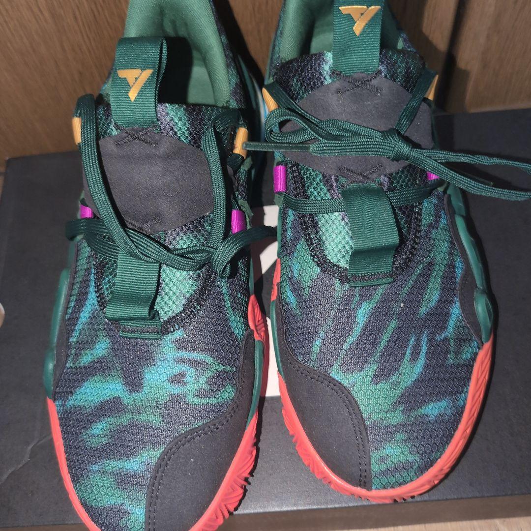 美品 adidas トレイヤング1 26cm