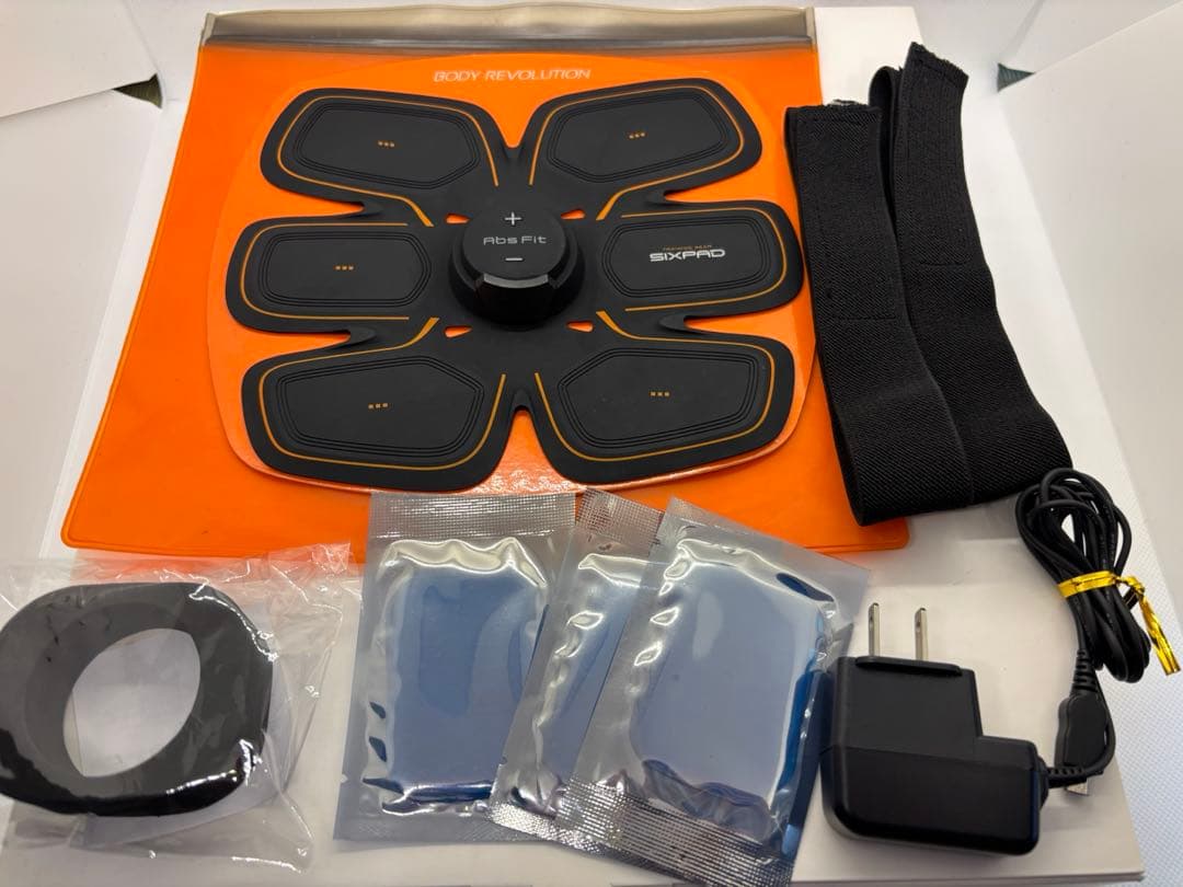 【超美品】新品パッド付　SIXPAD アブズフィット2(Abs Fit 2)