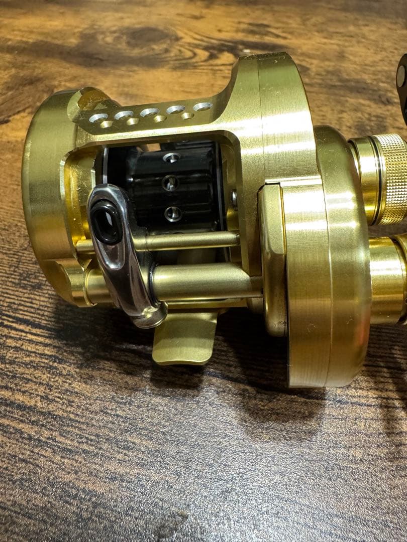 SHIMANO カルカッタコンクエスト201HG